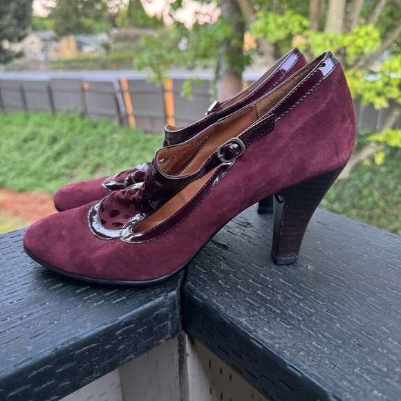 Sofft Women’s Red Suede Ankle Strap Heel Size 9 - Picture 4 of 9